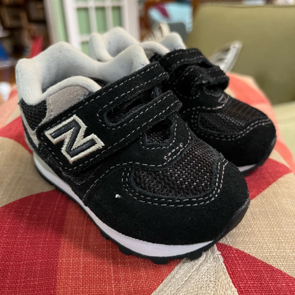 574 size 3 black